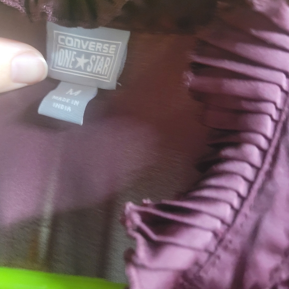 Coverse OneStar Ruffle top (M) - Picture 4 of 5